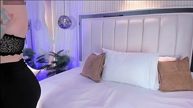 MariathLittle online show from 18, 11, 2025