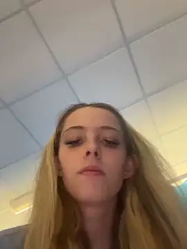 Angelloverxo online show from 7, 11, 2025