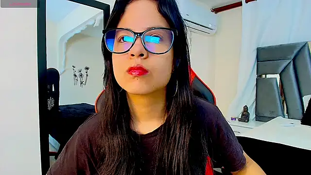 Snapshot of MiniLove_01 chatting on 11, 3, 2026 MiniLove 01 online show from 11, 3, 2026