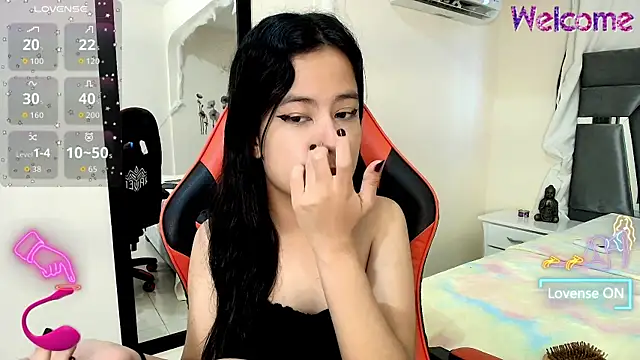 Snapshot of MiniLove_01 chatting on 11, 4, 2026 MiniLove 01 online show from 11, 4, 2026