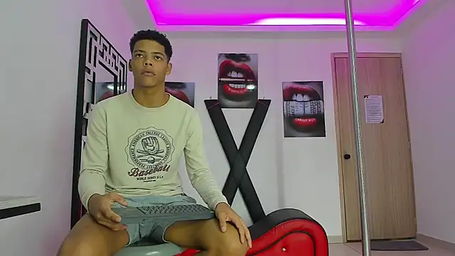 PRETTY FEM online show from 16, 10, 2025