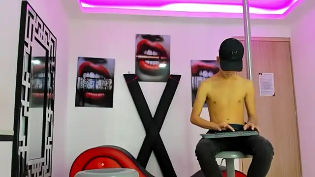 PRETTY FEM online show from 22, 10, 2025