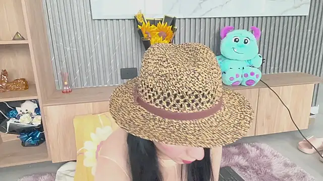 Snapshot of greciadom555 chatting on 17, 10, 2025 greciadom555 online show from 17, 10, 2025