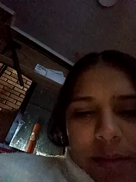 Snapshot of lizz_tay chatting on 27, 10, 2025 lizz tay online show from 27, 10, 2025