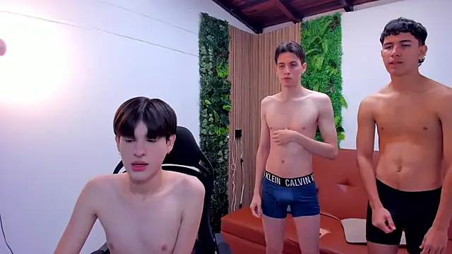 Snapshot of boysinheat_ chatting on 20, 10, 2025 boysinheat online show from 20, 10, 2025