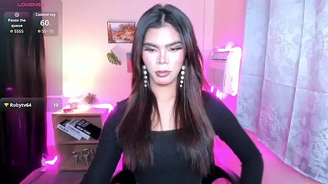 Snapshot of dianne_swift chatting on 3, 11, 2025 dianne swift online show from 3, 11, 2025