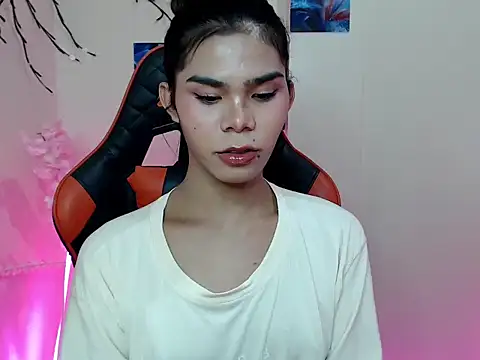 Snapshot of dianne_swift chatting on 5, 11, 2025 dianne swift online show from 5, 11, 2025