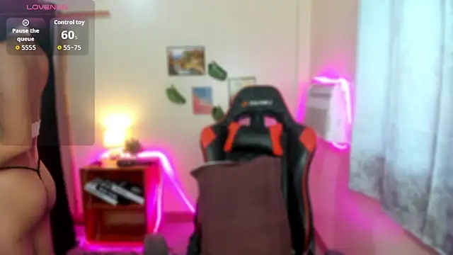 Snapshot of dianne_swift chatting on 1, 12, 2025 dianne swift online show from 1, 12, 2025