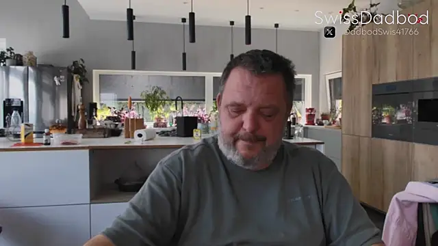 Snapshot of SwissDadbod chatting on 1, 10, 2025 SwissDadbod online show from 1, 10, 2025