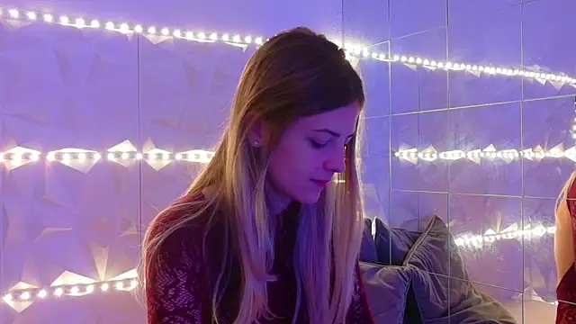 Snapshot of Aishha_ chatting on 4, 11, 2025 Aishha online show from 4, 11, 2025