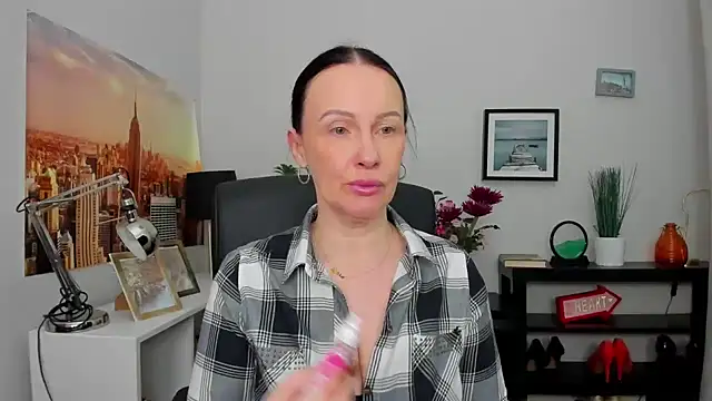 Snapshot of Velvet_Jasmine chatting on 7, 10, 2025 Velvet Jasmine online show from 7, 10, 2025