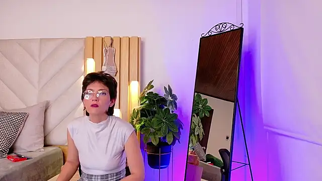 Snapshot of Zafiro_Gem_ chatting on 12, 9, 2025 Zafiro Gem online show from 12, 9, 2025