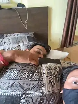 Snapshot of indianshycouple chatting on 4, 4, 2026 indianshycouple online show from 4, 4, 2026