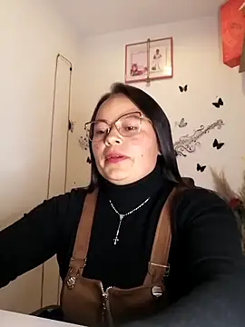 Daliz Leon online show from 28, 9, 2025