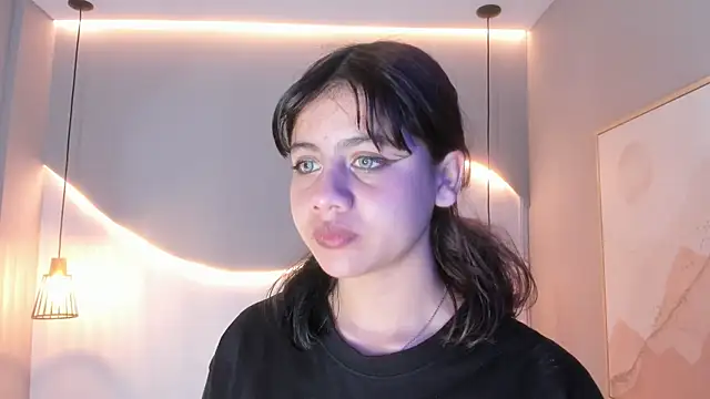 Julieth brown  online show from 15, 10, 2025