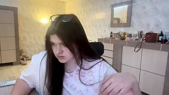 CarylWeatherholtz online show from 18, 12, 2025