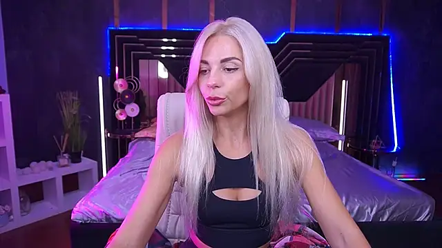 BellaRayyy online show from 9, 10, 2025