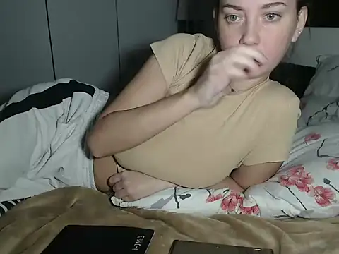 petite danielle online show from 7, 10, 2025