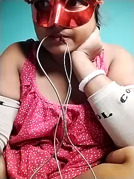 Snapshot of mimi87hoty chatting on 15, 11, 2025 mimi87hoty online show from 15, 11, 2025