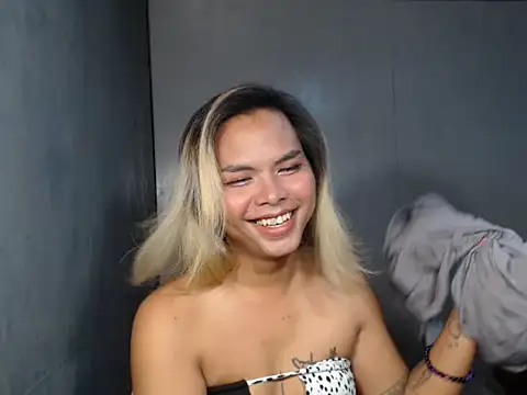 Snapshot of midnight_mariaxx chatting on 13, 11, 2025 midnight mariaxx online show from 13, 11, 2025