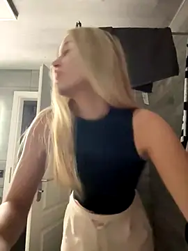 Snapshot of miaistlive chatting on 20, 9, 2025 miaistlive online show from 20, 9, 2025