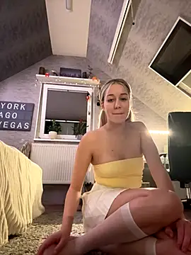 Snapshot of miaistlive chatting on 30, 9, 2025 miaistlive online show from 30, 9, 2025