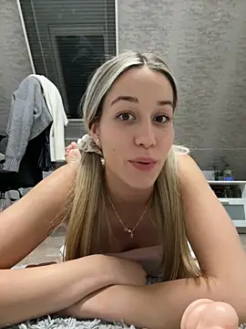 Snapshot of miaistlive chatting on 23, 10, 2025 miaistlive online show from 23, 10, 2025