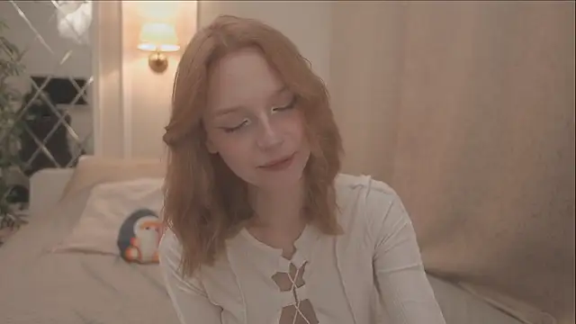 Snapshot of claire_bennett chatting on 8, 10, 2025 claire bennett online show from 8, 10, 2025