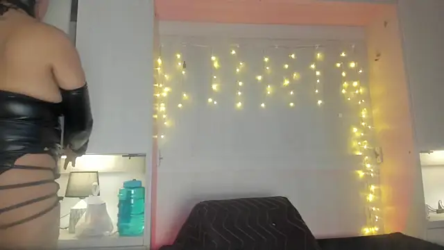 Snapshot of VickyRuiz_ chatting on 6, 4, 2026 VickyRuiz online show from 6, 4, 2026