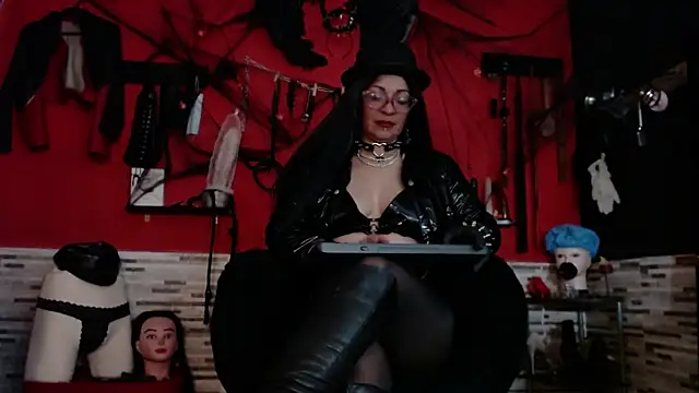 Snapshot of Miss_Mirandaa chatting on 1, 11, 2025 Miss Mirandaa online show from 1, 11, 2025