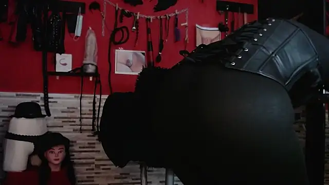 Snapshot of Miss_Mirandaa chatting on 13, 12, 2025 Miss Mirandaa online show from 13, 12, 2025