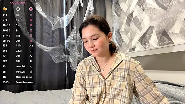 KiraVelvet online show from 3, 11, 2025