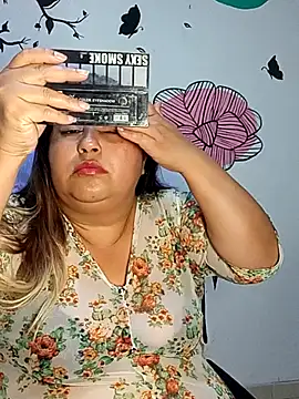 curvy diva  online show from 21, 12, 2025