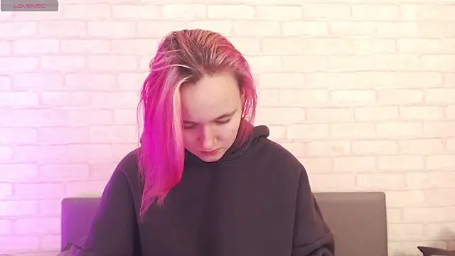 Snapshot of Ericha_Stone chatting on 6, 11, 2025 Ericha Stone online show from 6, 11, 2025