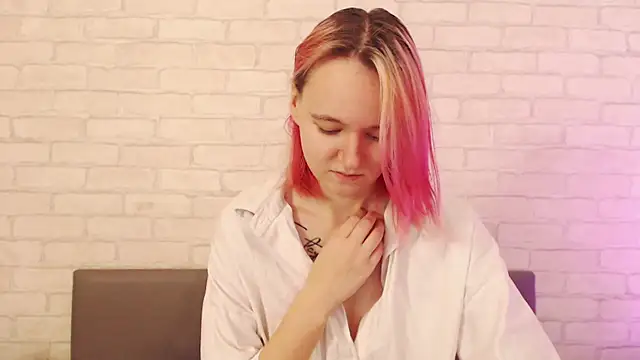 Snapshot of Ericha_Stone chatting on 28, 11, 2025 Ericha Stone online show from 28, 11, 2025