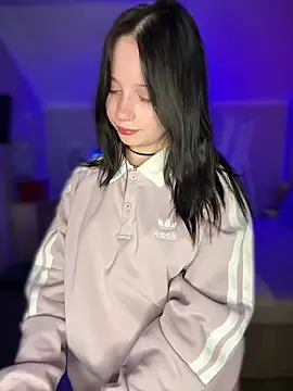 YourLittleDevil online show from 14, 4, 2026