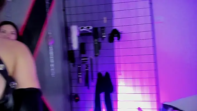 MissKara Ariana bdsm online show from 26, 11, 2025