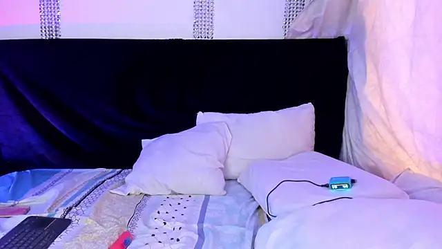 Snapshot of VeronicaSaenzx chatting on 14, 4, 2026 VeronicaSaenzx online show from 14, 4, 2026