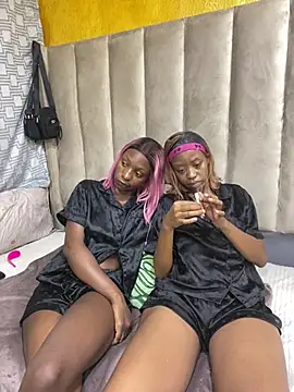 Snapshot of SexyPetitex25 chatting on 29, 3, 2026 SexyPetitex25 online show from 29, 3, 2026