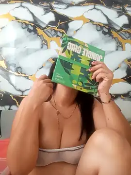 Snapshot of Alisson_Morgann chatting on 30, 11, 2025 Alisson Morgann online show from 30, 11, 2025