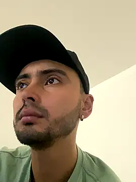 Snapshot of cristopher_wallacee chatting on 13, 10, 2025 cristopher wallacee online show from 13, 10, 2025