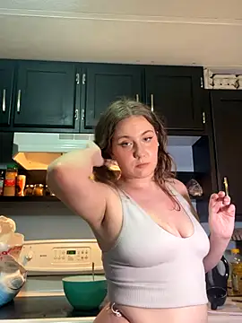 Snapshot of EllieMelts chatting on 8, 10, 2025 EllieMelts online show from 8, 10, 2025