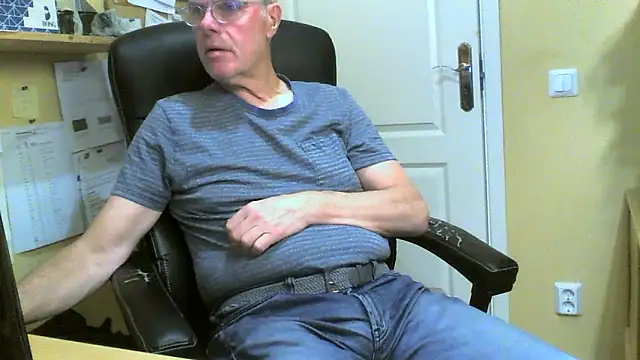 Snapshot of Klipparn chatting on 25, 11, 2025 Klipparn online show from 25, 11, 2025