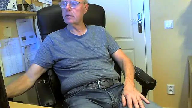 Snapshot of Klipparn chatting on 26, 11, 2025 Klipparn online show from 26, 11, 2025