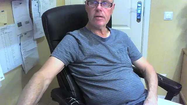 Snapshot of Klipparn chatting on 5, 1, 2026 Klipparn online show from 5, 1, 2026