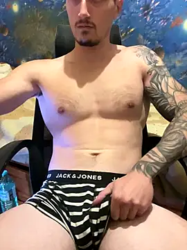 Snapshot of fronkie9384 chatting on 4, 10, 2025 fronkie9384 online show from 4, 10, 2025