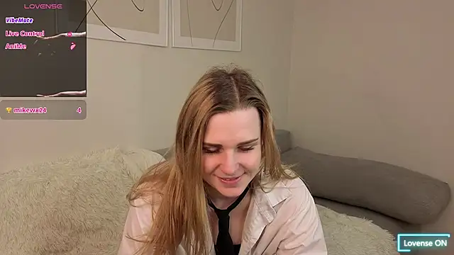 Snapshot of HelenMartines chatting on 8, 4, 2026 HelenMartines online show from 8, 4, 2026