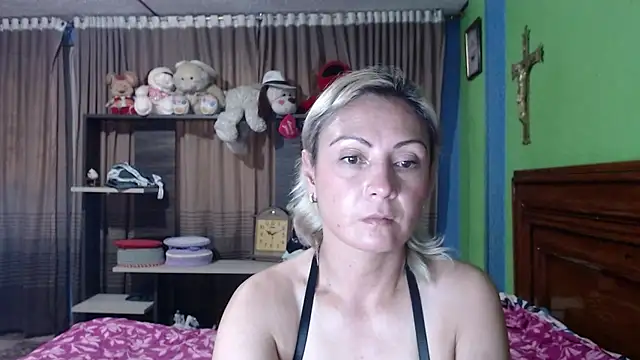 Snapshot of _Charlize_theron_ chatting on 12, 9, 2025 Charlize theron online show from 12, 9, 2025