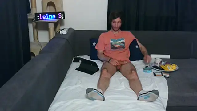 Snapshot of cum2camboys chatting on 18, 4, 2026 cum2camboys online show from 18, 4, 2026