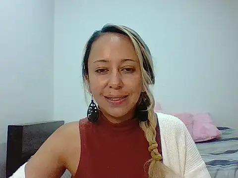 Snapshot of leah_susman chatting on 21, 10, 2025 leah susman online show from 21, 10, 2025